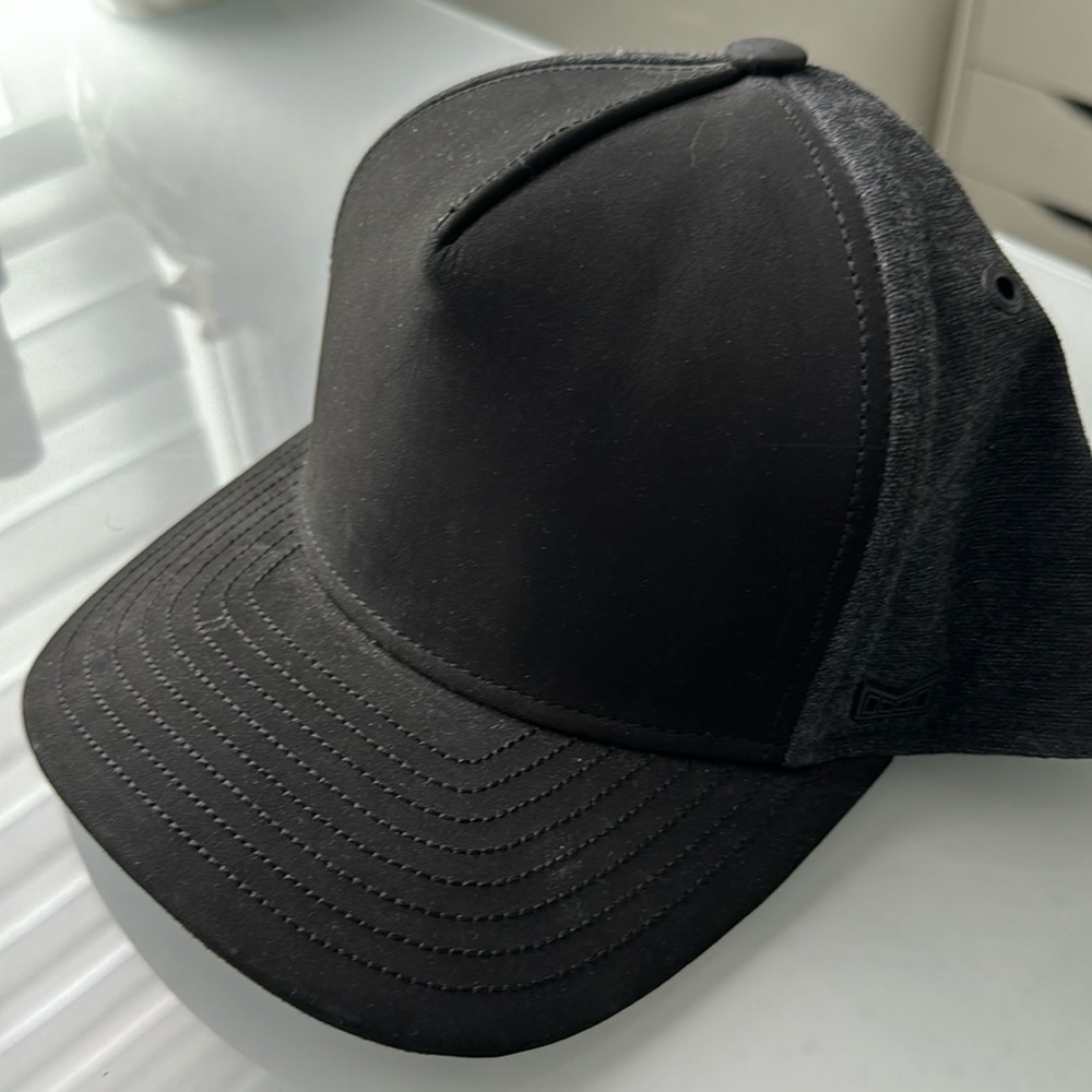 NWT Melin “The Icon” size CL